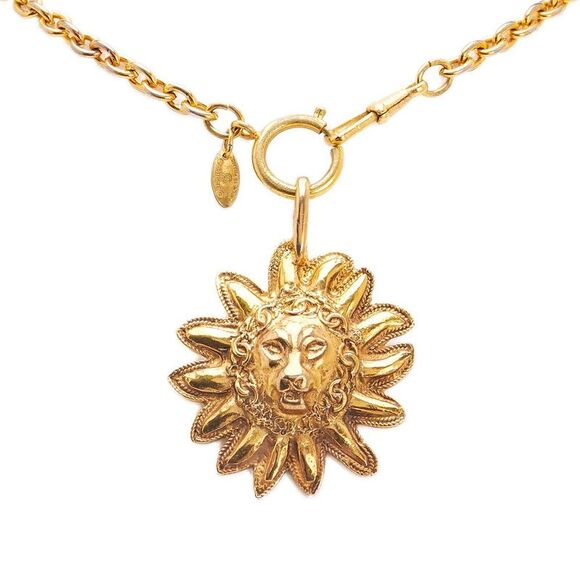 Pre Loved chanel Women Gold Necklaces - Picture 1 of 8